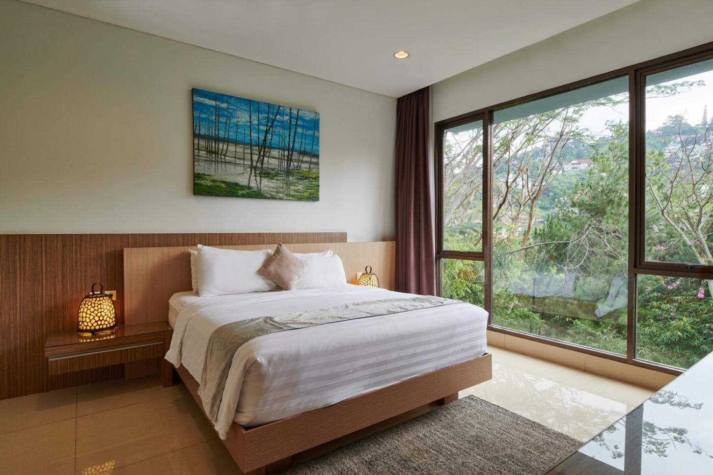Hikari Hill View Villa 7 Bedrooms With A Private Swimming Pool And Billiard バンドゥン エクステリア 写真