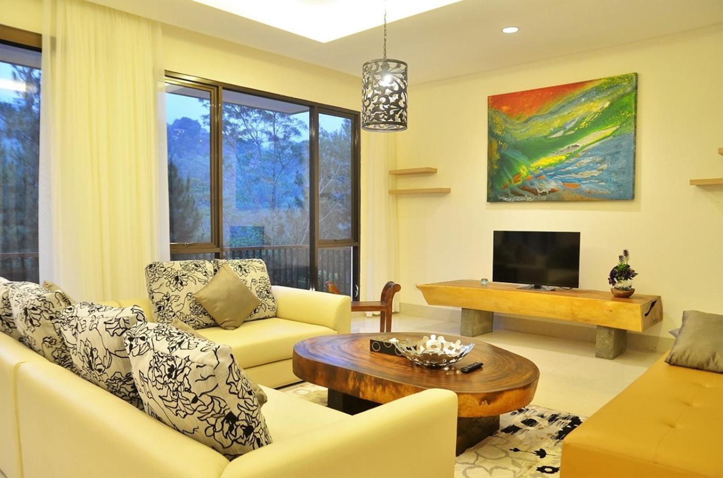 Hikari Hill View Villa 7 Bedrooms With A Private Swimming Pool And Billiard バンドゥン エクステリア 写真