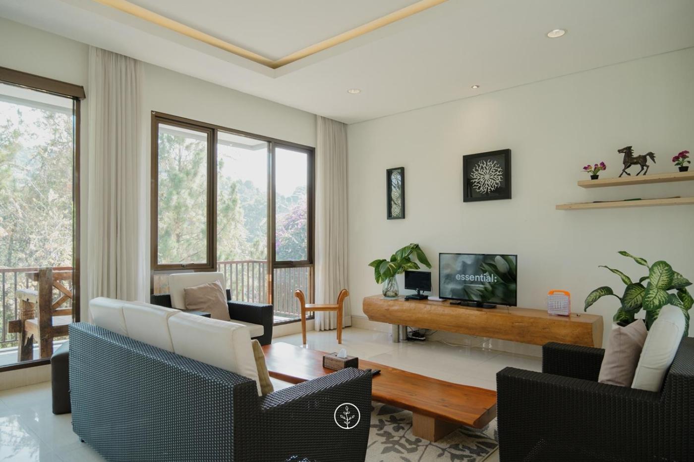 Hikari Hill View Villa 7 Bedrooms With A Private Swimming Pool And Billiard バンドゥン エクステリア 写真