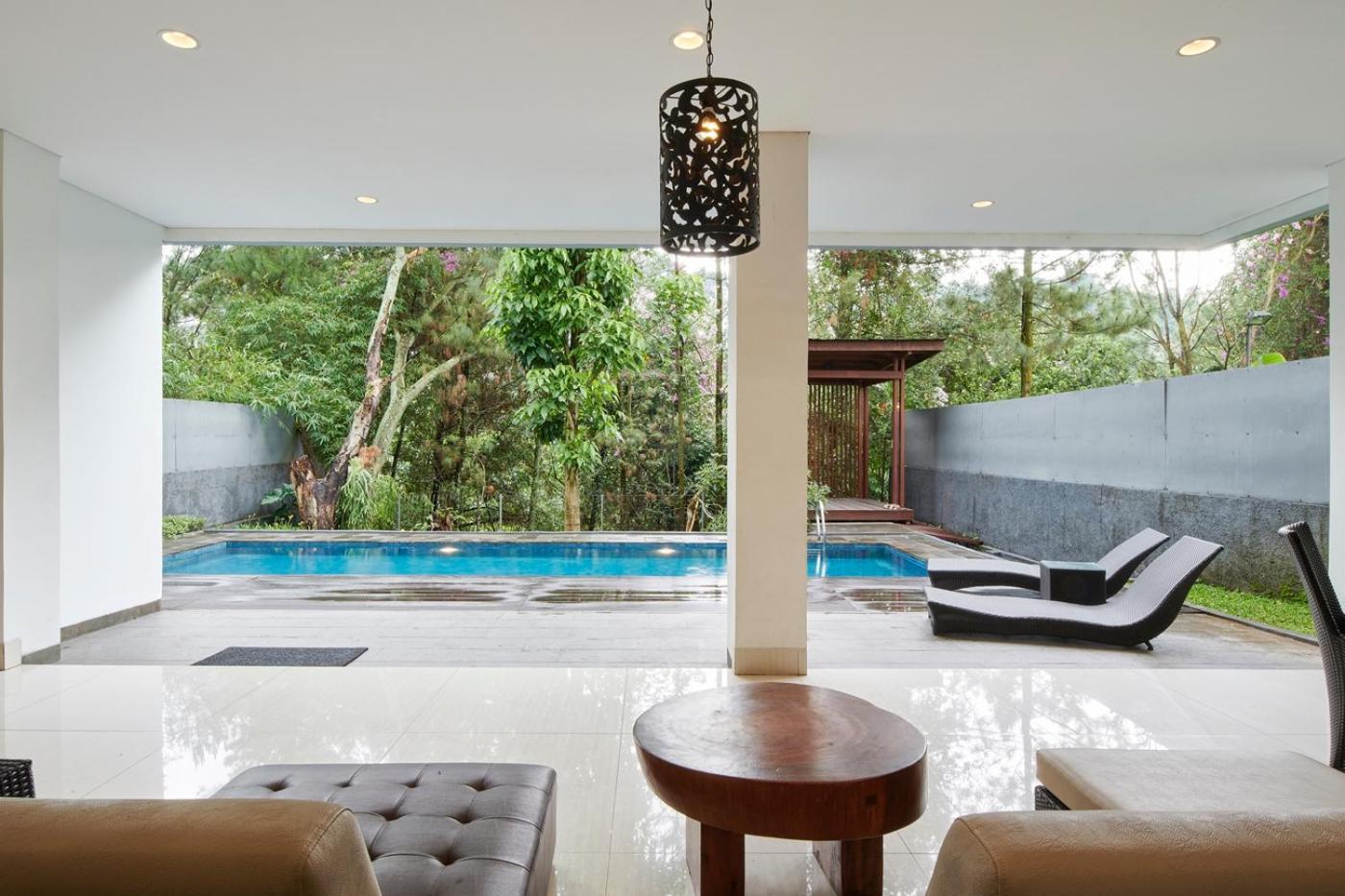 Hikari Hill View Villa 7 Bedrooms With A Private Swimming Pool And Billiard バンドゥン エクステリア 写真