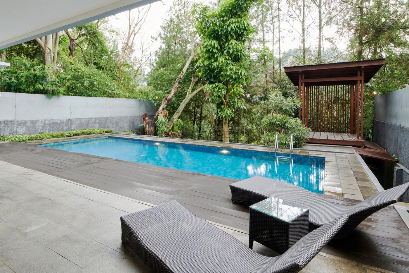 Hikari Hill View Villa 7 Bedrooms With A Private Swimming Pool And Billiard バンドゥン エクステリア 写真