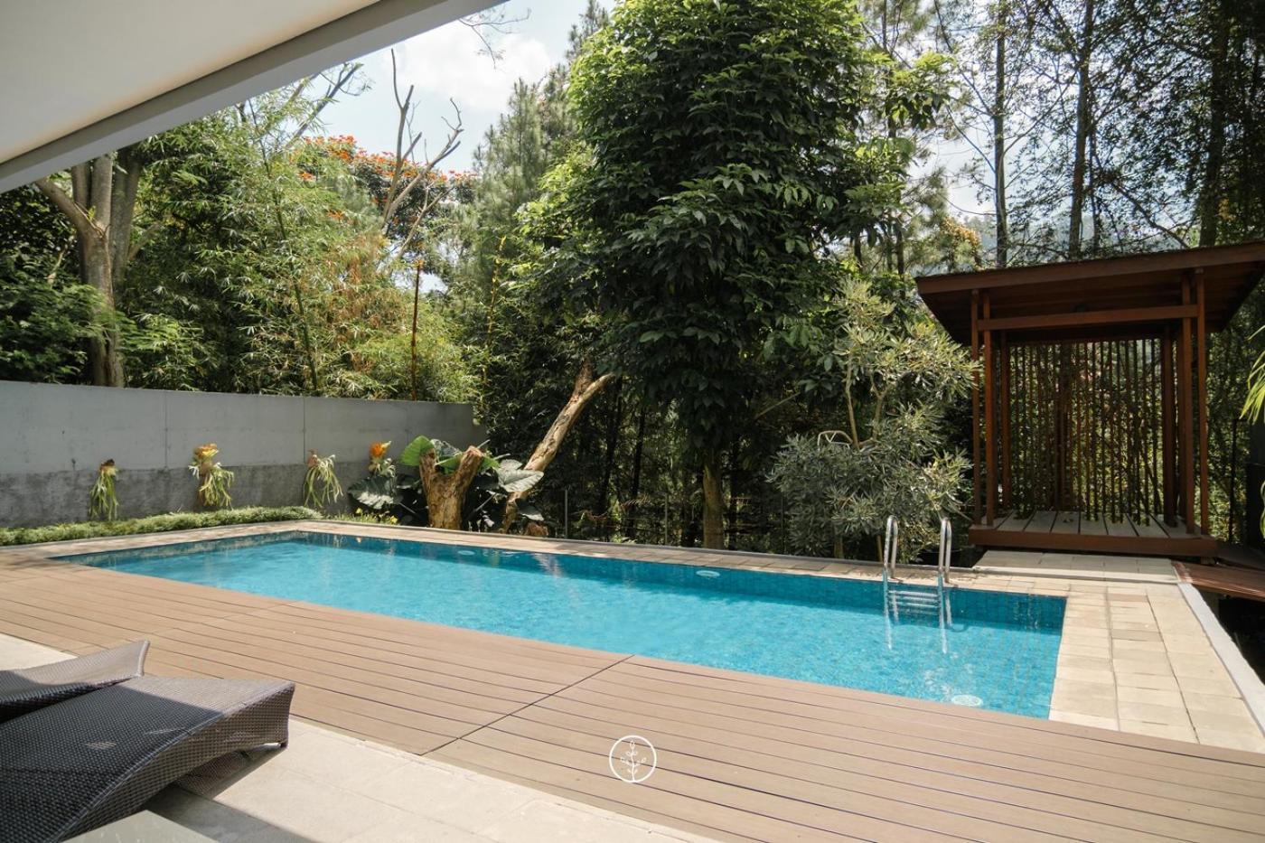 Hikari Hill View Villa 7 Bedrooms With A Private Swimming Pool And Billiard バンドゥン エクステリア 写真