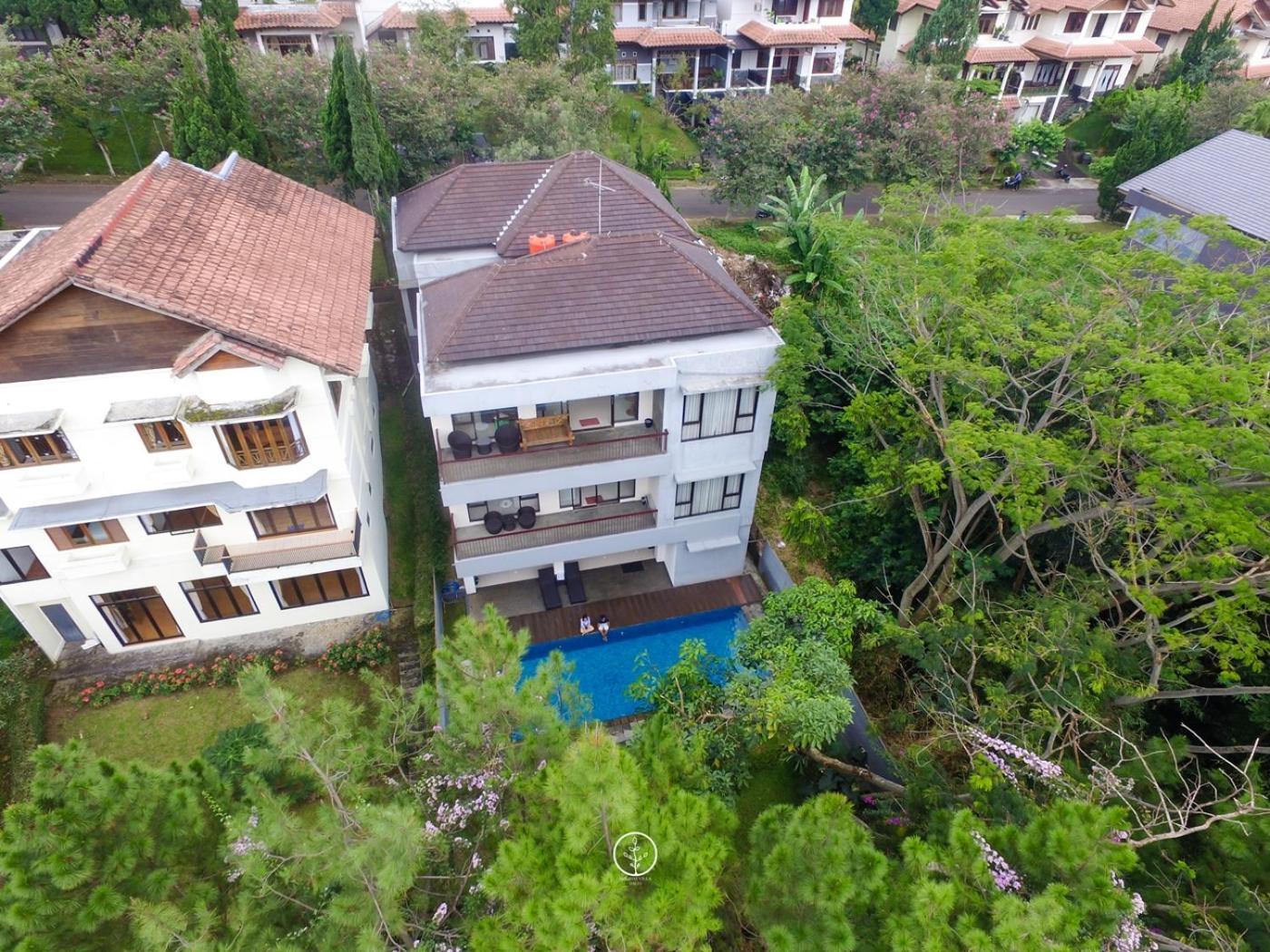 Hikari Hill View Villa 7 Bedrooms With A Private Swimming Pool And Billiard バンドゥン エクステリア 写真