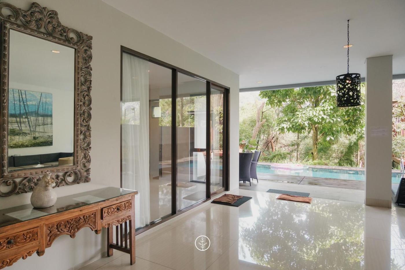 Hikari Hill View Villa 7 Bedrooms With A Private Swimming Pool And Billiard バンドゥン エクステリア 写真